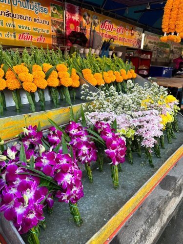 ตลาดดอกไม้สดเทศบาลนครสวรรค์