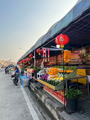 ตลาดดอกไม้สดเทศบาลนครสวรรค์