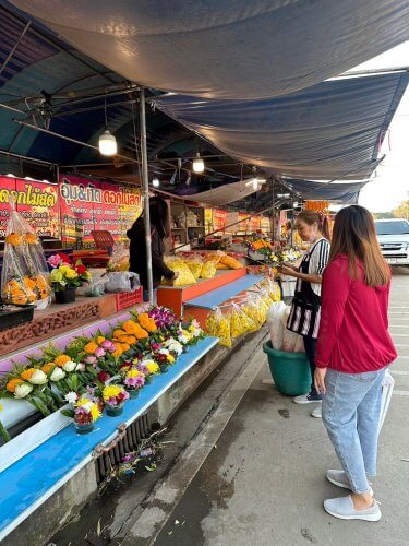 ตลาดดอกไม้สดเทศบาลนครสวรรค์